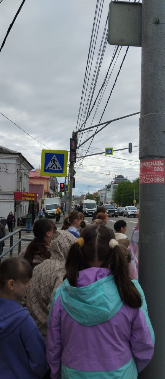 Повторение правил перехода улицы с регулируемым перекрёстком.