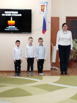 Церемоня поднятия Государственного флага Российской Федерации.