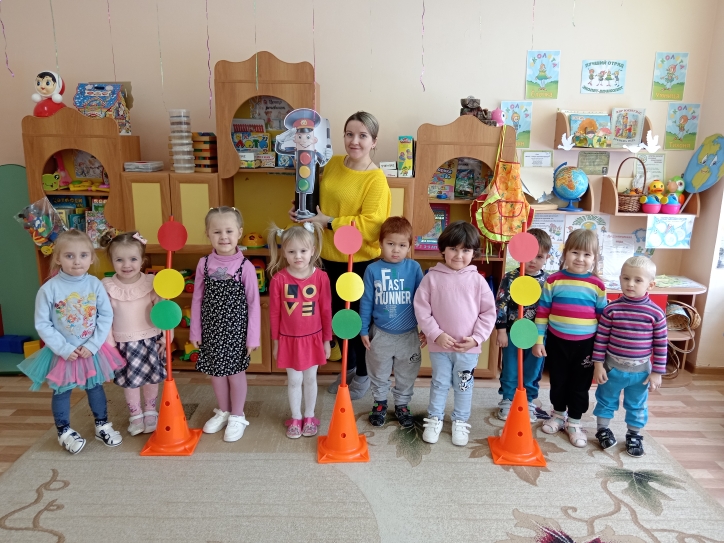 Занятие познавательного цикла "Наши друзья на дороге".