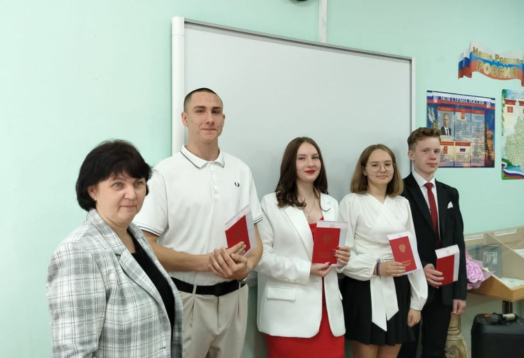 Вручение аттестата.